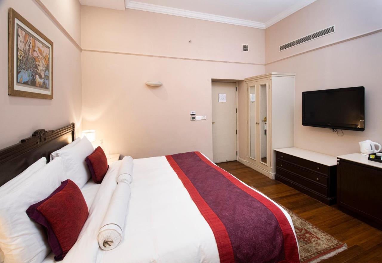 The Claridges Hotel 5*